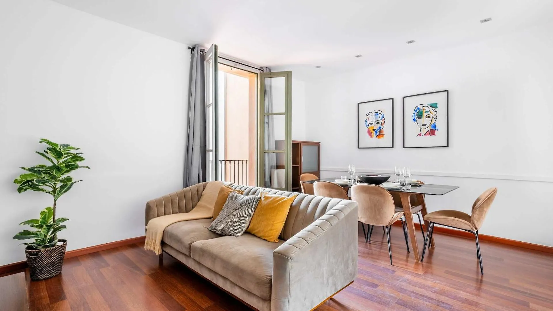 Apartment Ronda Sant Pere Private City Center 3Bedroom Suite C Barcelona