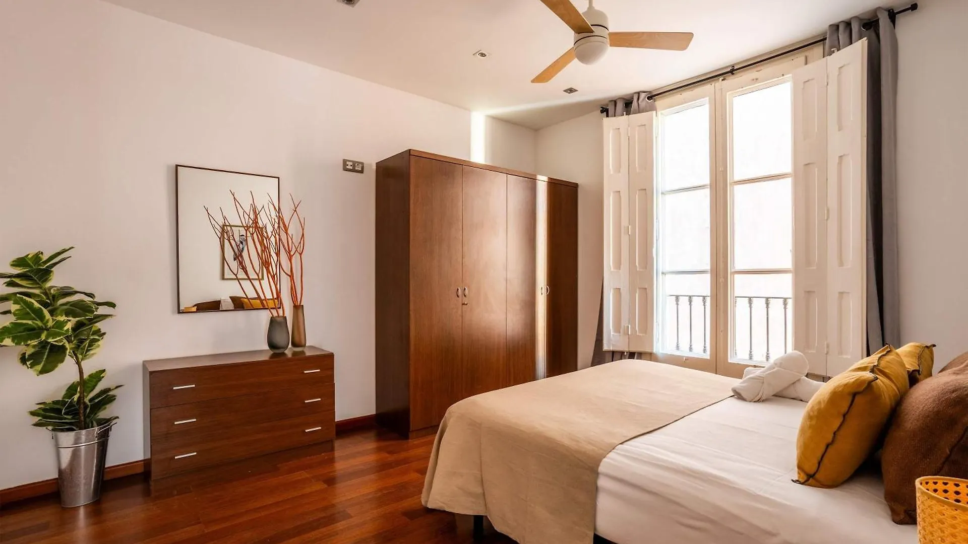 Ronda Sant Pere Private City Center 3Bedroom Suite C Barcelona Spain