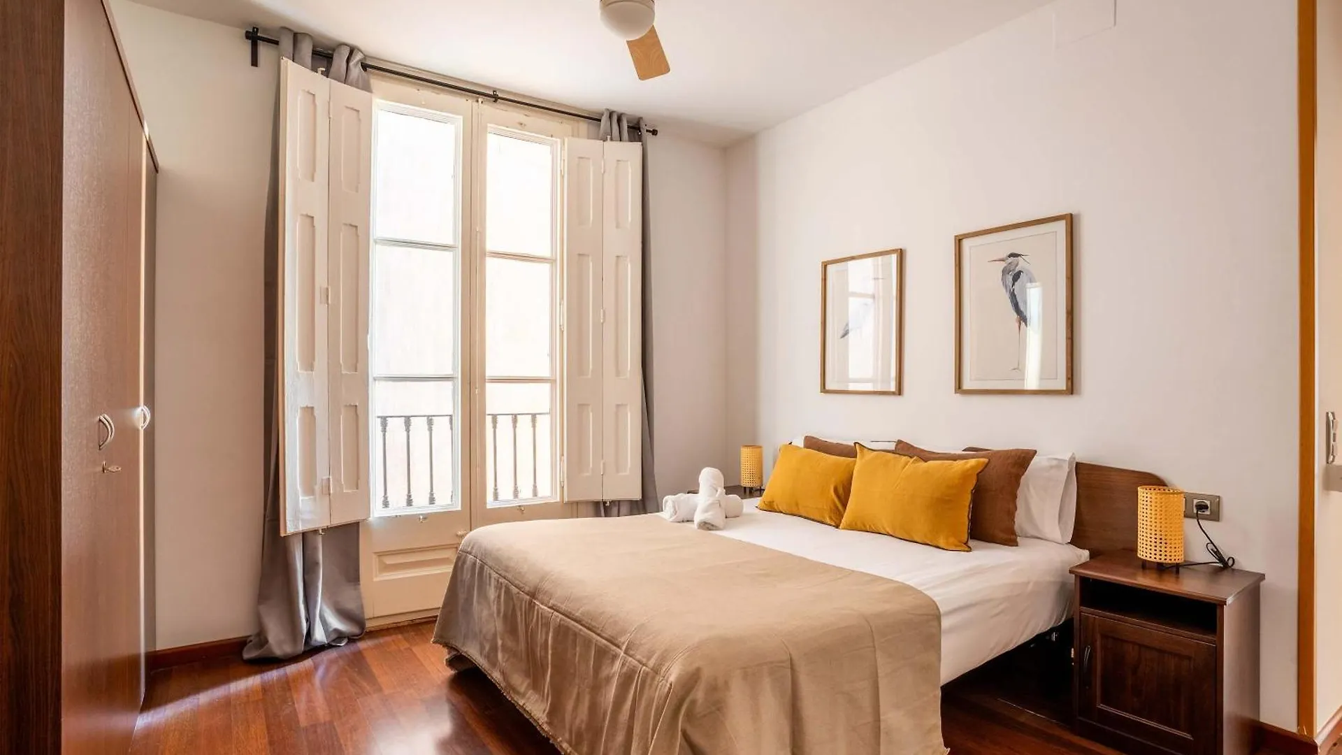 Ronda Sant Pere Private City Center 3Bedroom Suite C contacts